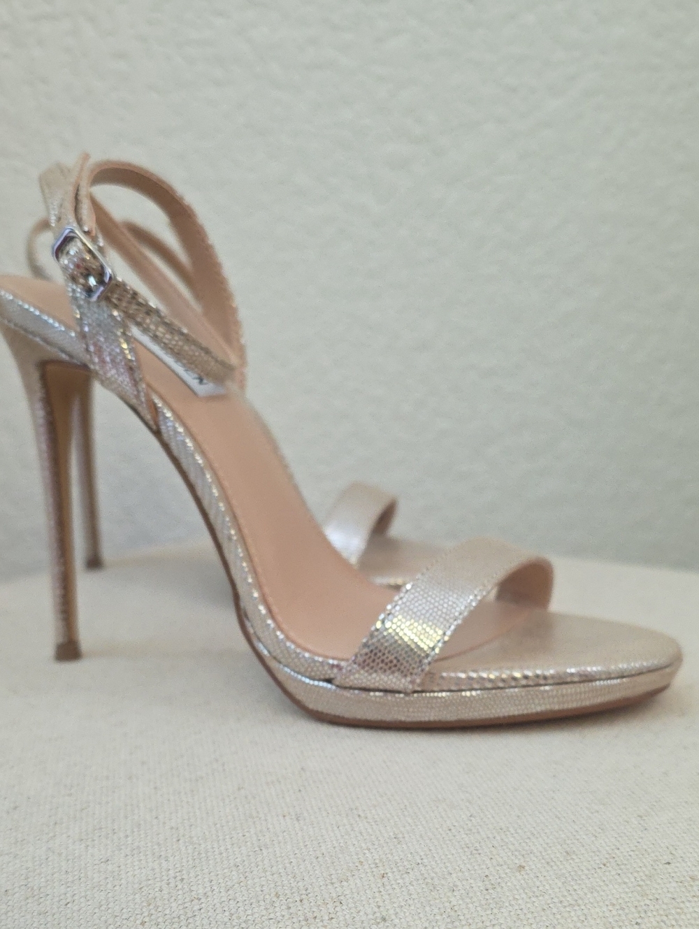 Women's Nude Metallic Strappy High Heel Sandals 7.5 NWOT